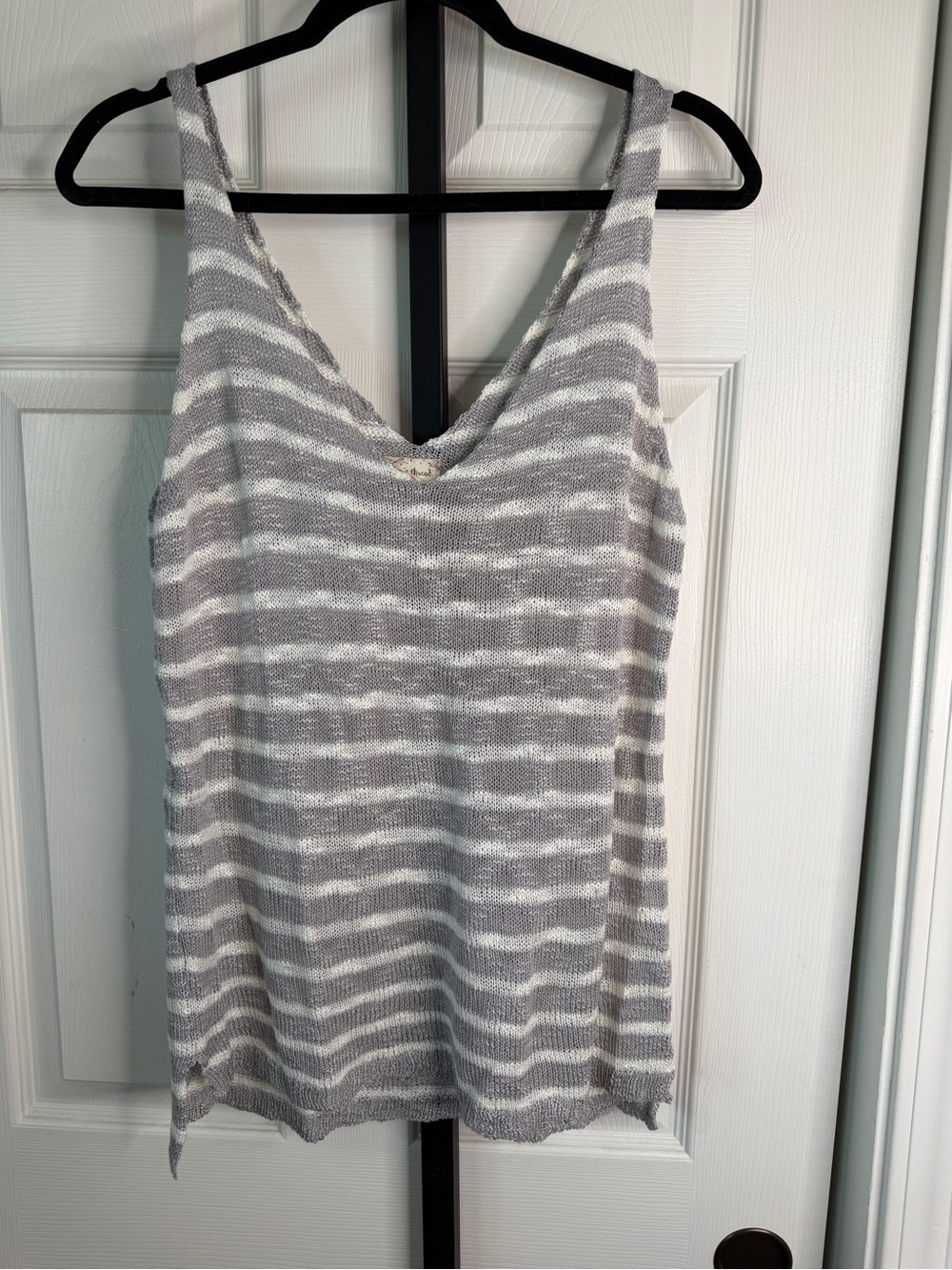 Hem & Thread V Neck Striped Sweater Tank, size Large